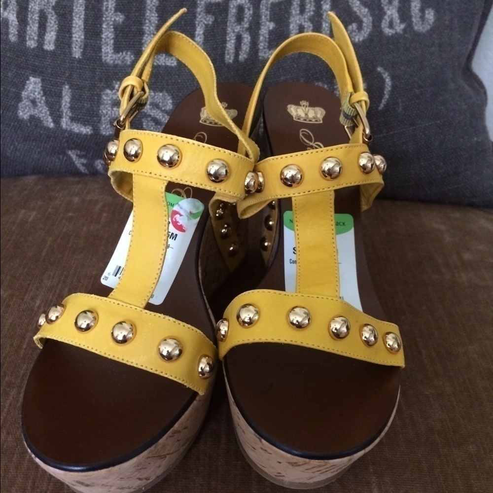 - New - Juice Couture mustard yellow sandal